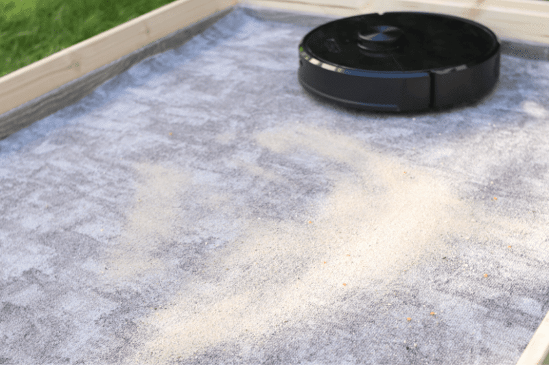 Roborock S6 during the sand suction test on a short carpet